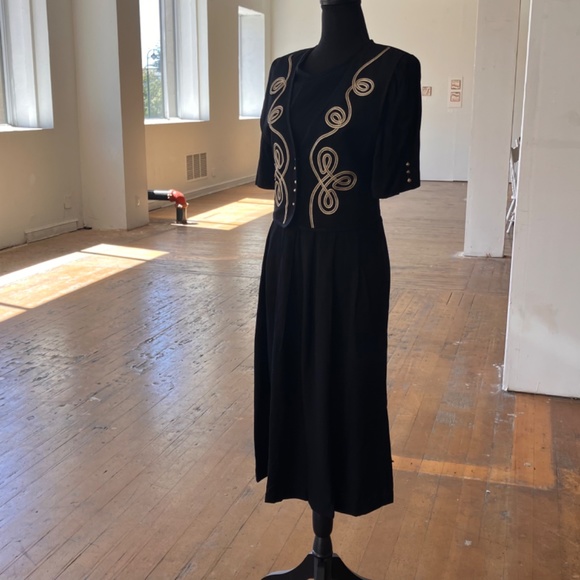 JBS vintage, black, and gold medal length dress - Picture 5 of 10